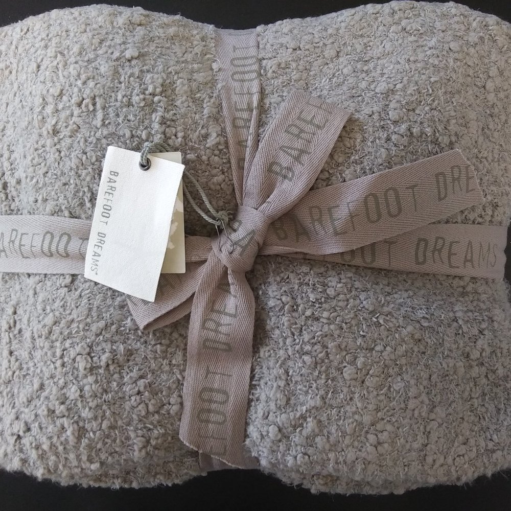 Barefoot dreams throw